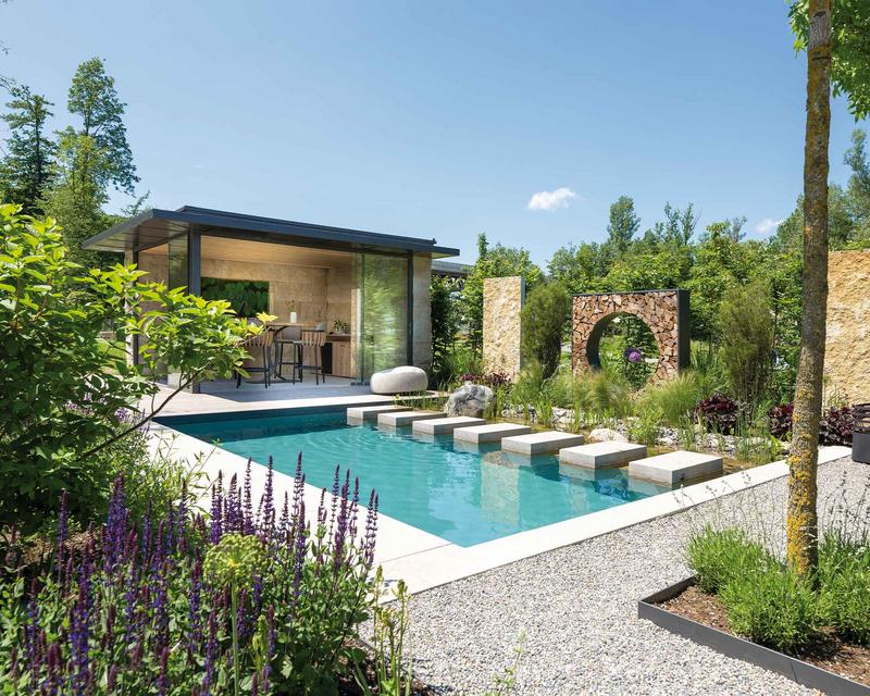 Unser Schaugarten mit großem Naturpool, Trittsteinen, vielfältiger Bepflanzung 