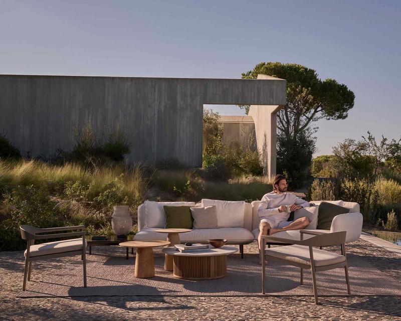 Lounge Sitzgruppe in einem südländischen Garten