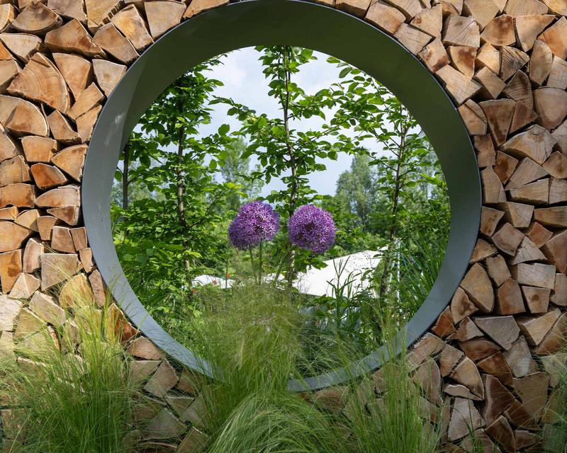 Individuelles Sichtshutzelement aus Metall und Holz